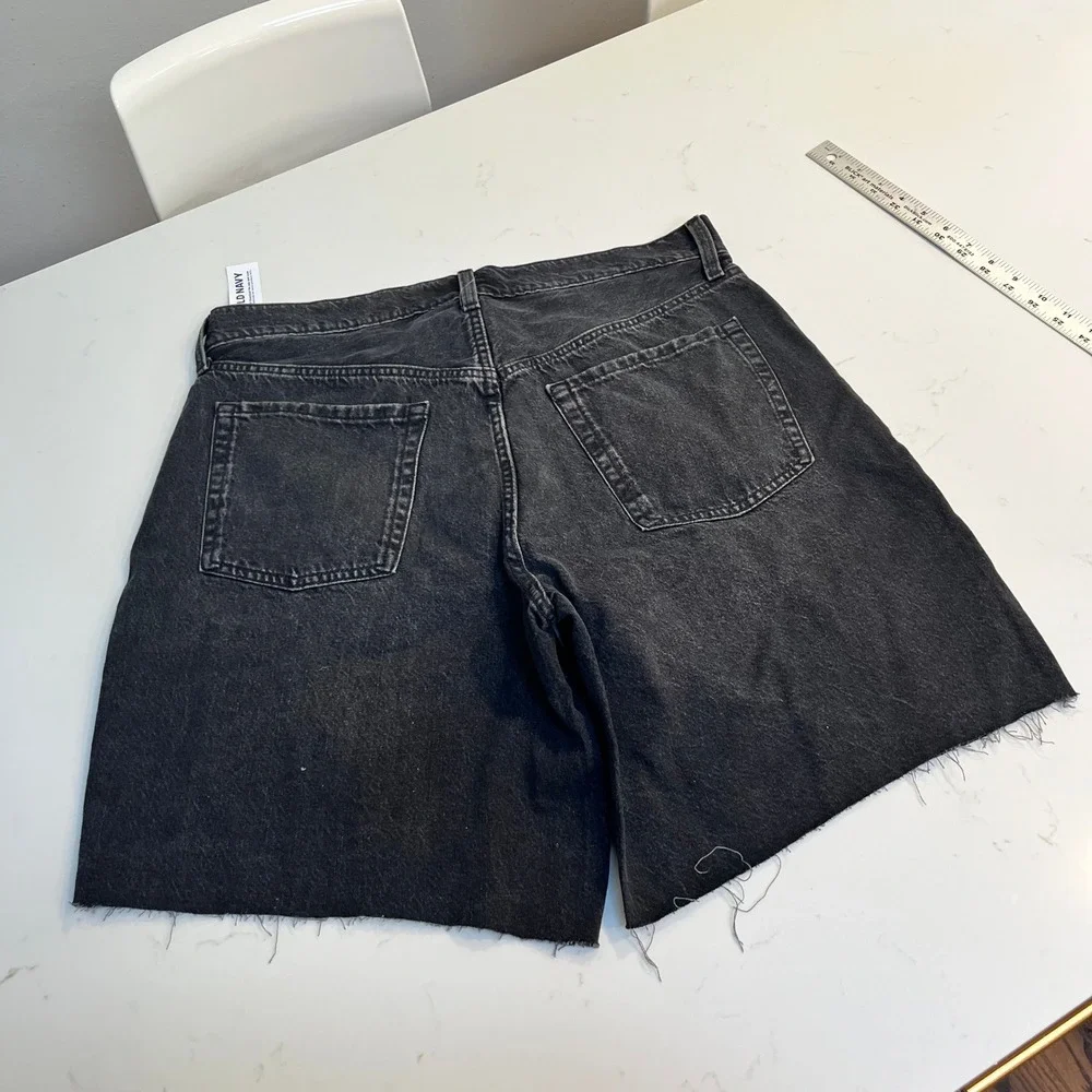 Old Navy Women's Mid-Rise Baggy Denim Shorts Black Button Fly Raw Hem Sz 14 NEW